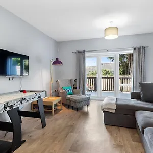  Holiday home Modern House With Parking Buisness And Leisure United Kingdom